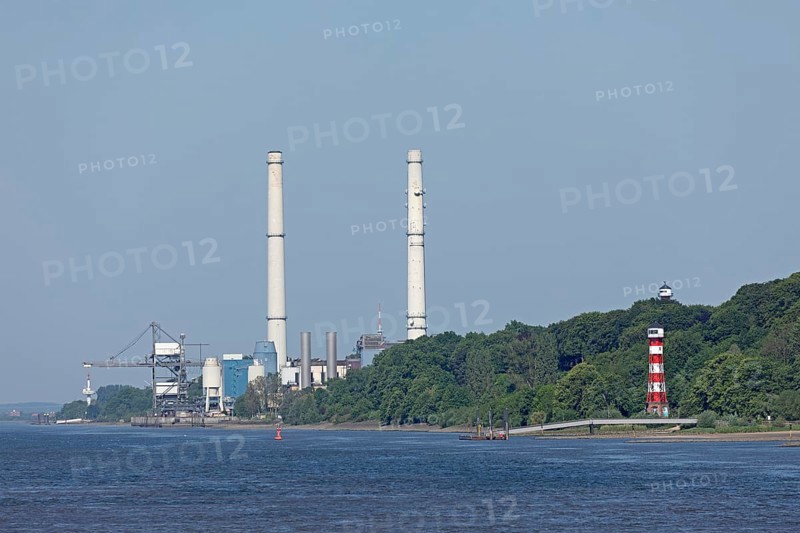 Lighthouse Rissen, rear light, front light, Rissener Ufer, Hamburg, behind it thermal power station Wedel in Schleswig-Holstein, Germany, Europe