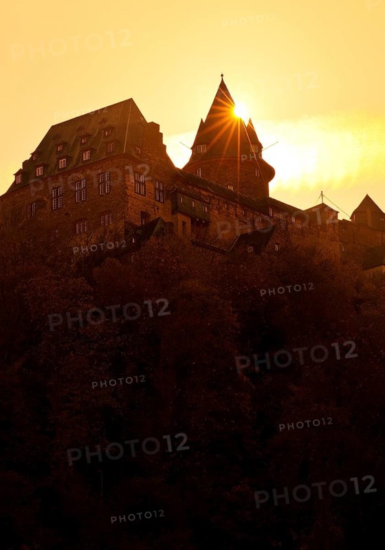 Stahleck Castle, hilltop castle in early backlight, Bacharach, UNESCO World Heritage Upper Middle Rhine Valley, Rhineland-Palatinate, Germany, Europe