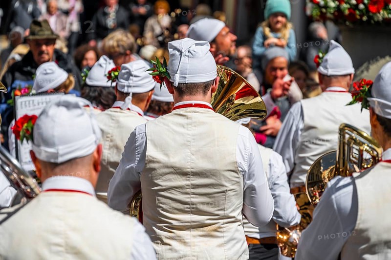 Historically costumed guildsmen in Zurich's Old Town, stand concert at Münzplatz, Zunft zum Weggen, Sechseläuten or Sächsilüüte, Zurich Spring Festival, Zurich