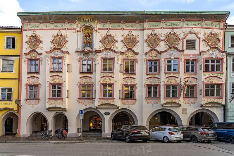 Rococo façade of the Kernhaus in moated castle am Inn, Bavaria, Germany, Europe