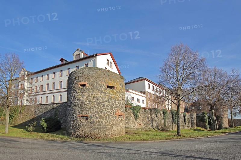 Historic town wall with defence defence tower and town fortifications, castle complex, Friedberg, Wetterau, Hesse, Germany, Europe