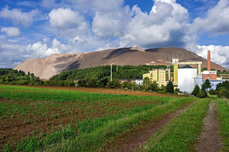K & S potash plant, potash and salt mine with Monte Kali, Kaliberg or Kalimandscharo, overburden mountain, overburden dump of rock salt, anhydrite and clay, Neuhof, Fulda, Hesse, Germany, Europe