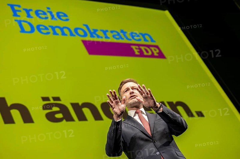 Traditional Epiphany 2025 meeting of the FDP party. The party event is also the start of the election campaign for the 2025 federal elections. Christian Lindner, portrait, MP, Federal Chairman of the FDP, in front of the large poster with the inscription Alles lässt sich ändern. Stuttgart Opera House. Baden-Württemberg, Germany, Europe