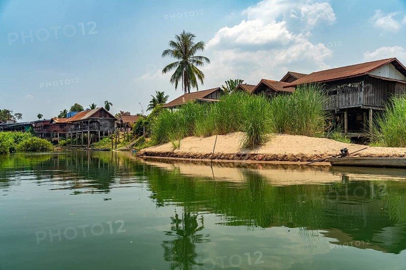 Stilt houses on the Mekong River on Don Det Island, Si Phan Don, Champasak Province, Laos, Asia