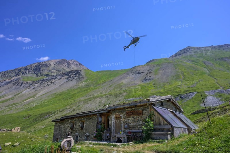 Helicopter supply flight for the Chalet refuge de Chamoissiére, Villar-d'Arêne, Département Hautes-Alpes, France, Europe