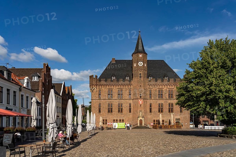 Market square and town hall in Kalkar, Lower Rhine, North Rhine-Westphalia, Germany, Europe