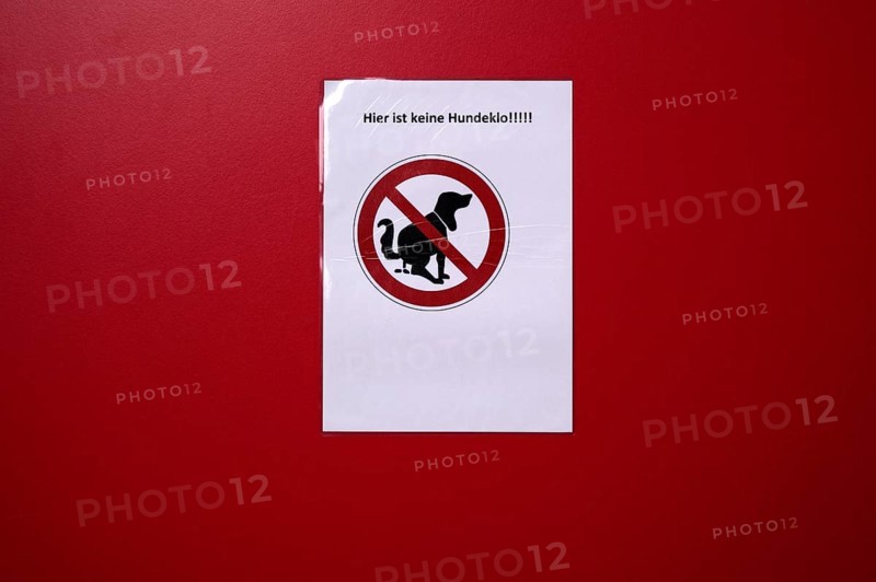 Sign, poster, HERE IS NO DOG PIT, dog poo, dog faeces, dog shit, ban, notice, Stuttgart, Baden-Württemberg, Germany, Europe
