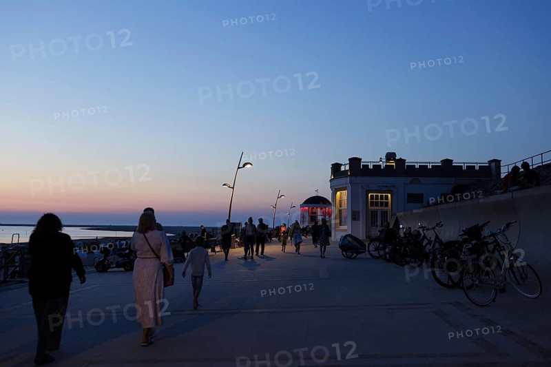 Tourists on the promenade on the beach on the island of Borkum, 19.07.2024