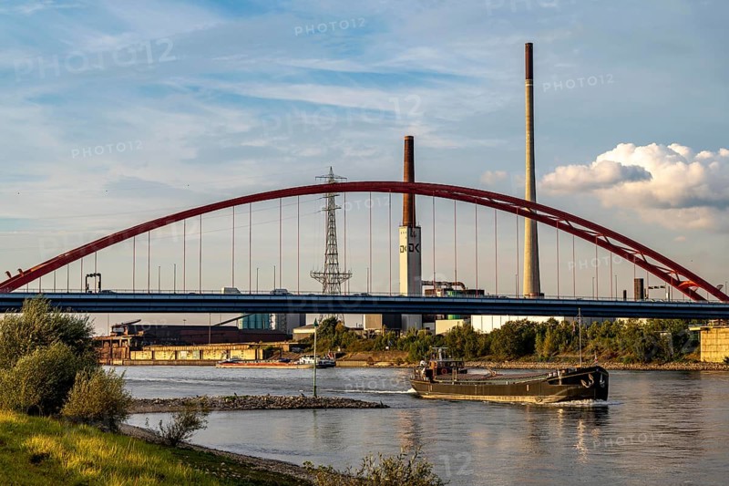The Bridge of Solidarity, the longest tied-arch bridge in Germany, over the Rhine from Duisburg-Hochfeld to DU-Rheinhausen, the road bridge is dilapidated and has to be rebuilt, many thousands of lorries from the Logport port and cars use the bridge every day, new construction by 2040, Duisburg, North Rhine-Westphalia, Germany, Europe
