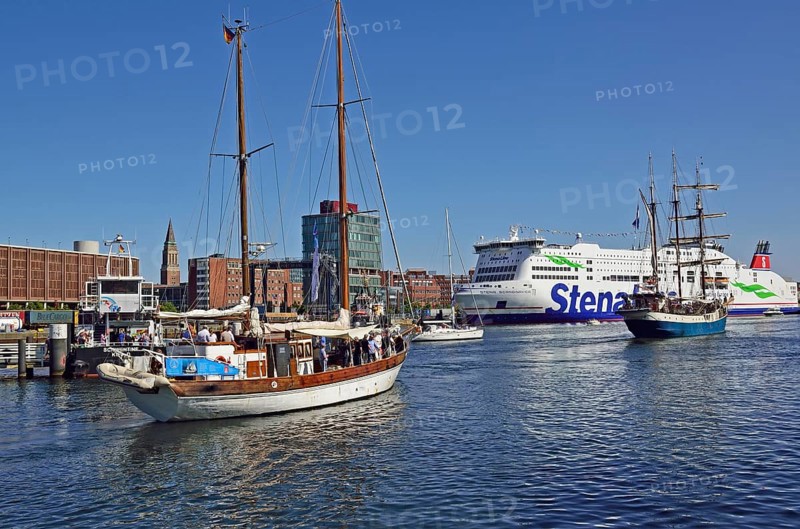 Europe, Germany, Schleswig-Holstein, Kiel, state capital, Baltic Sea, harbour, Hörn, windjammer setting sail, Stena Scandinavica at the quay, Stena Line, ferry, Hamburg, Hamburg, Federal Republic of Germany, Europe