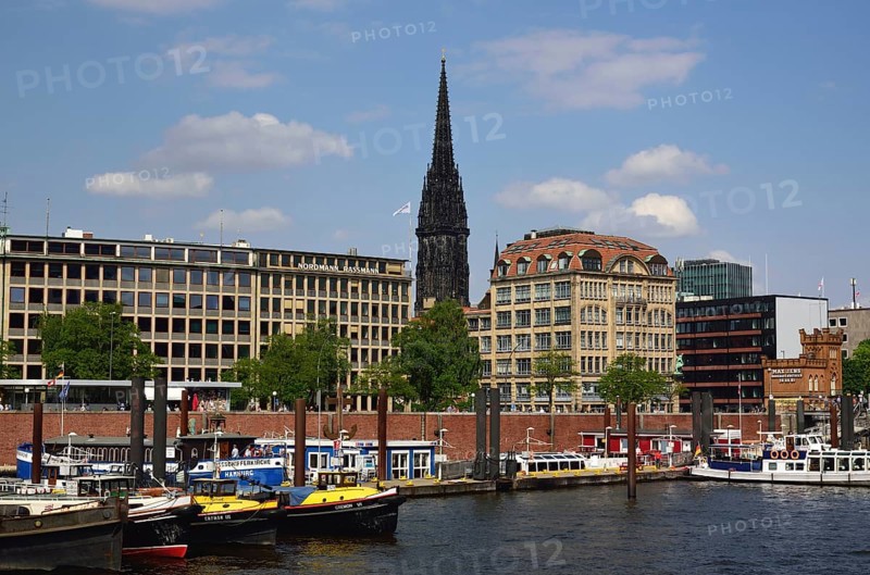 Europe, Germany, Hamburg, Elbe, inland harbour, Old Town, view to St. Nikolai, launches, Hamburg, Hamburg, Federal Republic of Germany, Europe
