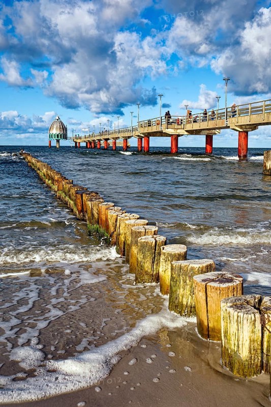Diving gondola at the Zingst pier, cloudy mood and high waves, Zingst, Fischland-Darß-Zingst peninsula, Mecklenburg-Western Pomerania, Germany, Europe