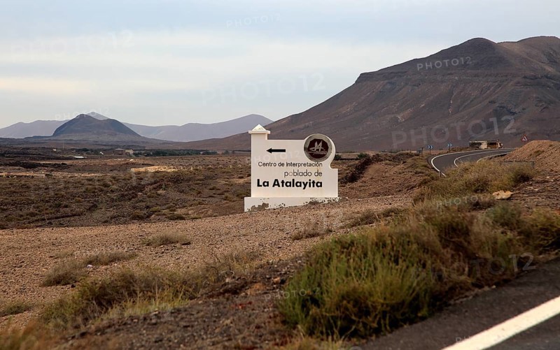 Sign for pre-Spanish Mahos village, Poblado de la Atalayita, Pozo Negro, Fuerteventura, Canary Islands, Spain, Europe