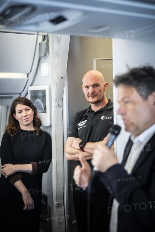Trip of the Federal Minister of Economics and Climate Protection Robert Habeck to the USA from 06-10 March 2024 Departure in Berlin together with the ESA astronauts Alexander Gerst and Matthias Maurer recorded in Berlin, 06 March 2024
