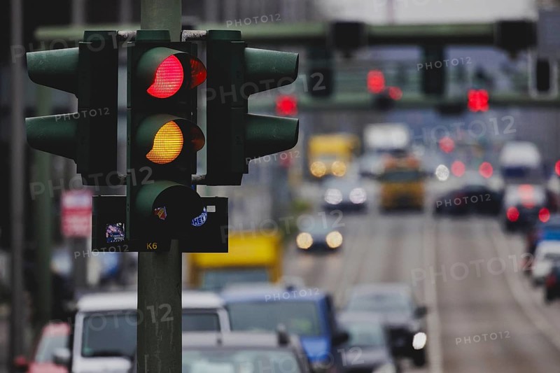 A traffic light lights up yellow and red, taken in Berlin, 27/02/2024