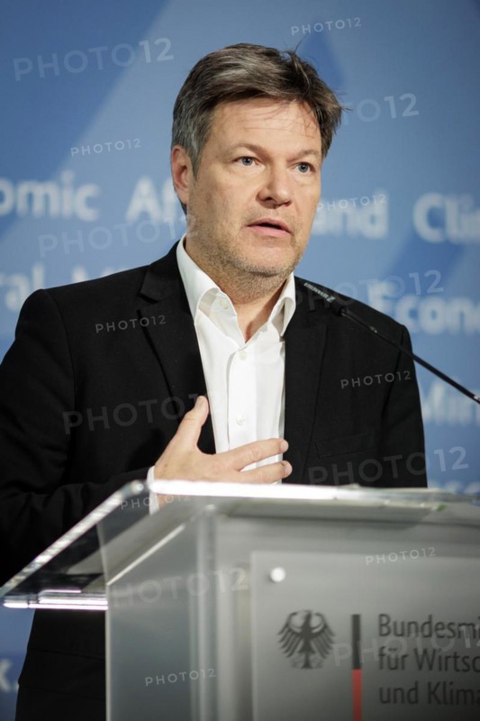 Robert Habeck, Federal Minister for Economic Affairs and Climate Protection and Vice Chancellor, in a press statement following the joint meeting with the security and defence industry. Berlin, 27.03.2024