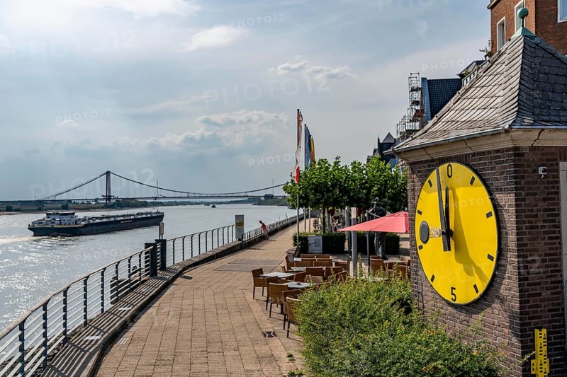 The Rhine at extremely low water, Rhine level at Emmerich pointing towards zero, Rhine promenade, North Rhine-Westphalia, Germany, Europe