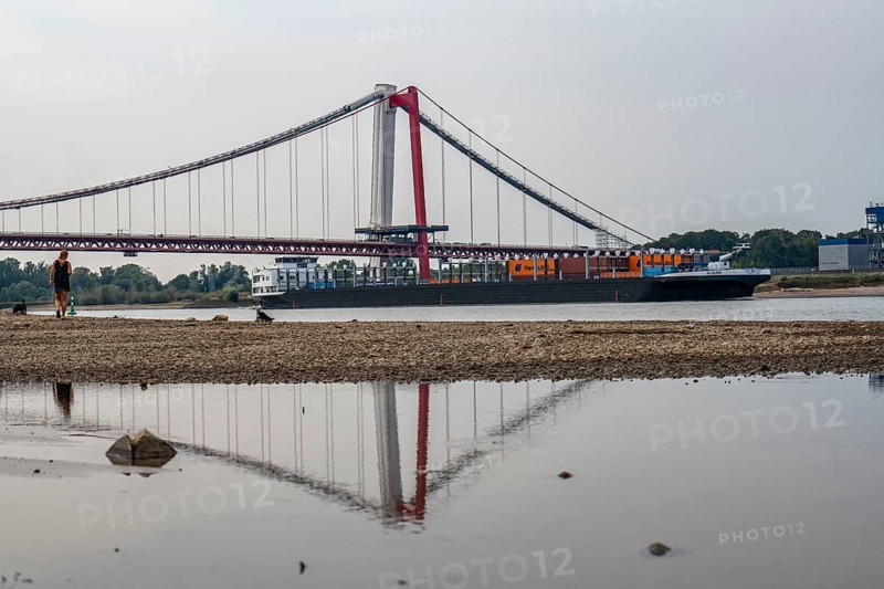 Rhine at Emmerich, extremely low water, Rhine level at 0 cm, falling trend, Rhine bridge B220, North Rhine-Westphalia, Germany, Europe