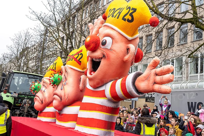 Rose Monday parade in Düsseldorf, street carnival, carnival float, by float builder Jacques Tilly, joy about the first carnival after Corona, with 2 cancelled Rose Monday parades