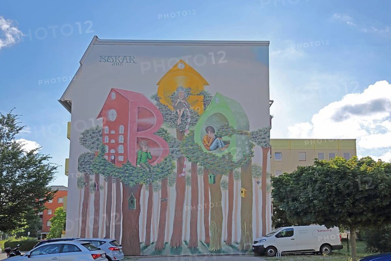 Mural by Sokar Uno, house wall with initials BGG and figures sitting in letters, abbreviation, birdhouses, street art, graffiti, housing, housing construction, building society, society, Gotha, Thuringia, Germany, Europe