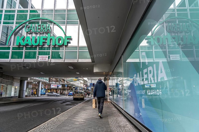 Galeria Kaufhof department stores' in the city centre of Krefeld, on Hochstraße, is affected by the department stores' group's closure plans and is due to close at the end of January 2024, North Rhine-Westphalia, Germany, Europe