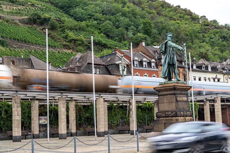 Upper Middle Rhine Valley, railway line on the right bank of the Rhine, goods train line, up to 400 freight trains run here within 24 hours, on both sides, through the Rhine Valley, directly through villages and close to buildings, level crossing, near Kaub, Rhineland-Palatinate, Germany, Europe