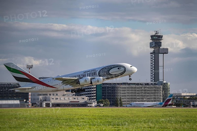 Emirates, Airbus A380-800, A6-EUT, on take-off at Düsseldorf International Airport, air traffic control tower