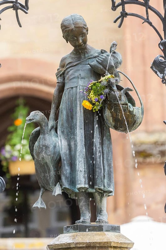 The Gänseliesel fountain is a market and ornamental fountain on the market square in front of the Old Town Hall in the city centre of Göttingen in Lower Saxony. The fountain with a Gänseliesel as a fountain figure was erected in 1901 and is considered a landmark of the city. Colloquially, the entire fountain is known as the Gänseliesel, Göttingen cityscape, Göttingen, Lower Saxony, Germany, Europe