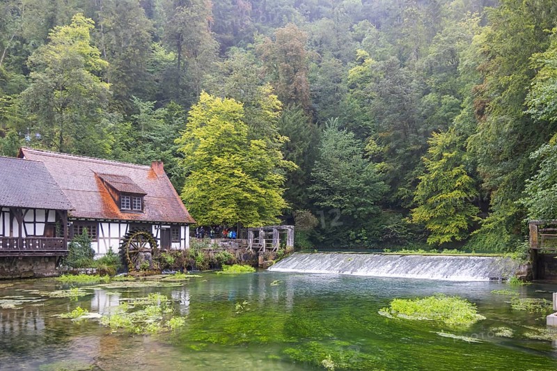 Last photos of the Blautopf in Blaubeuren in front of the popular excursion destination is closed and extensively renovated until the end of 2028. The attraction is popular with tourists and has been recognised as a UNESCO Swabian Alb Geopark. Blaubeuren, Baden-Württemberg, Germany, Europe