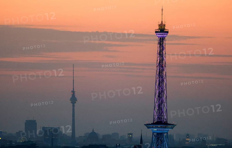 Sunrise in Berlin, Radio Tower, Television Tower, 06.09.2024, Berlin, Berlin, Germany, Europe