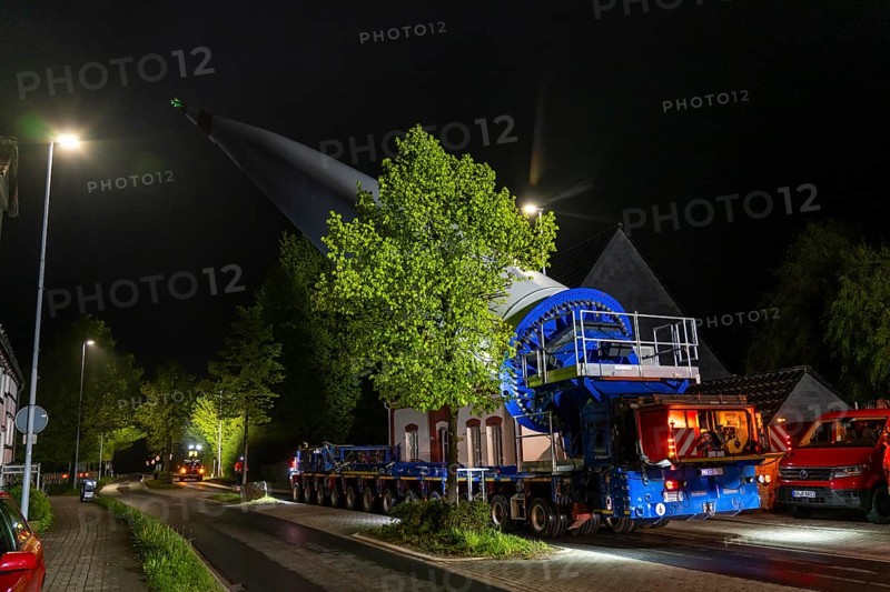 Transport of a 68 metre long, 22 tonne blade of a wind turbine, here in Breckerfeld-Waldbauer, with a self-propelled Blade-Lifter vehicle, over a 40 km long route, over 2 nights, in the Bergisches Land, through towns, villages, on country roads, narrow through roads, to the construction site of the wind turbine near Hagen, North Rhine-Westphalia, Germany, Europe