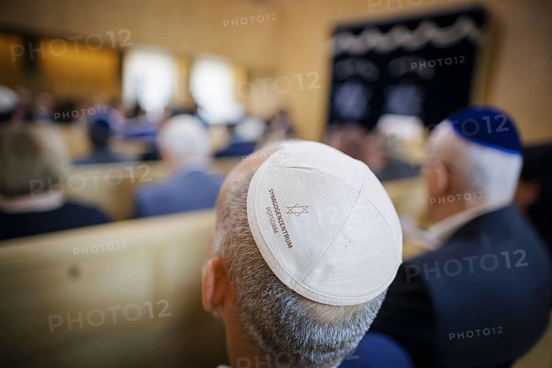 A man with a kippah sits in the synagogue during the inauguration of the synagogue centre in Potsdam. Berlin, 04.07.2024