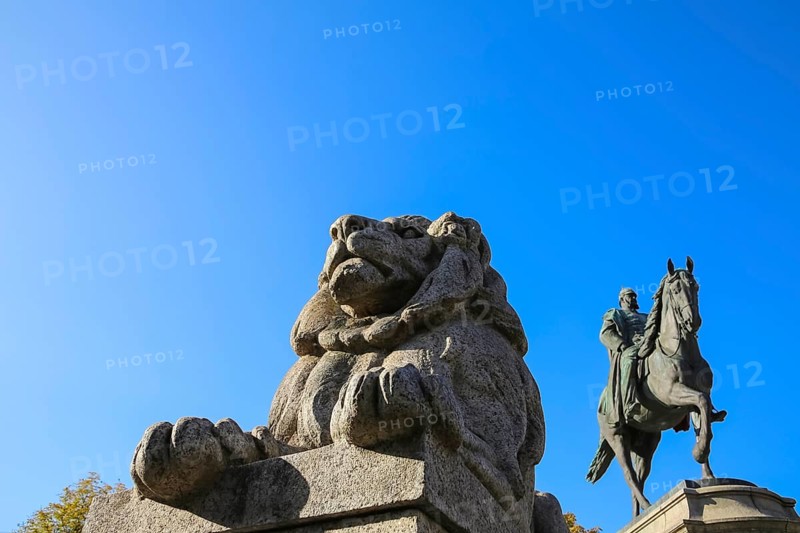 Monument to Emperor Wilhelm I on Karlsplatz, historical square, equestrian statue, sculpture, large sculpture, equestrian monument by Professor Wilhelm von Rümann and Professor Friedrich Ritter von Thiersch, resting lion made of granite, lion's head, art in public space, state capital, Stuttgart, Baden-Württemberg, Germany, Europe