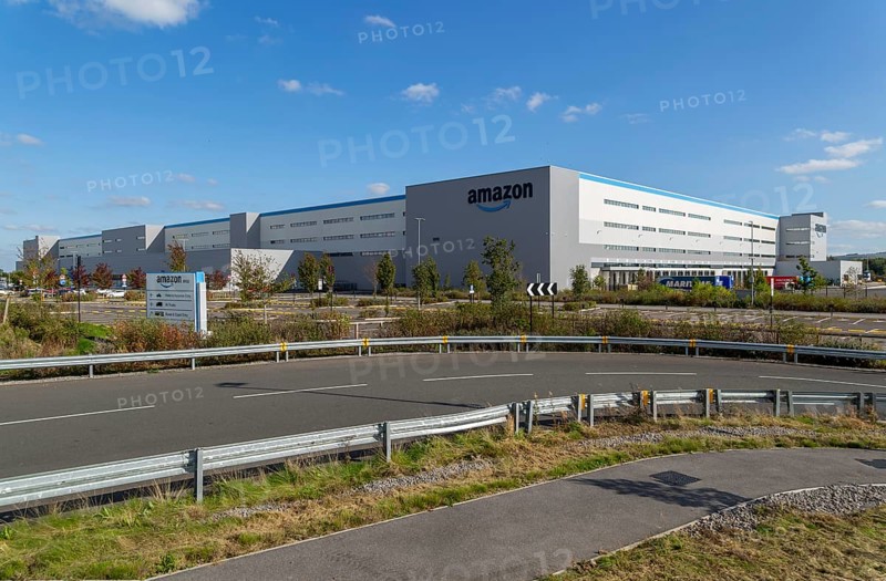 Amazon Fulfilment centre BRS2, warehousing and distribution building, Symmetry Park, Swindon, Wiltshire, England, UK