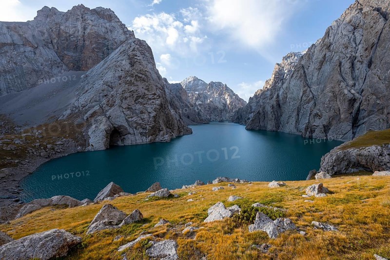 Mountain lake Kol Suu, Sary Beles Mountains, Naryn Province, Kyrgyzstan, Asia