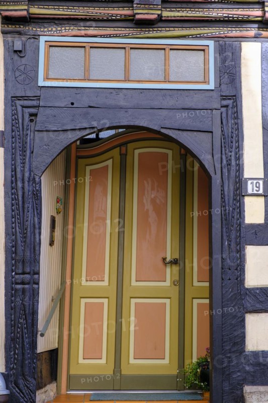 Colourful door, half-timbered, Hannoversch Münden, Hann. Münden, Lower Saxony, Germany, Europe