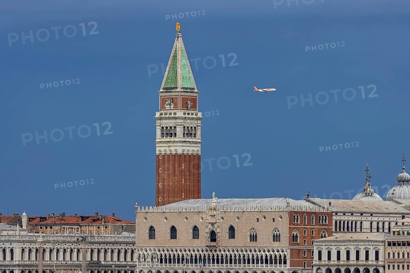 City view of Venice, view of the city from the Canale della Giudecca. St Mark's Square, St Mark's Basilica, Basilica di San Marco, St Mark's Tower, Campanile San Marco, Doge's Palace, Palazzo Ducale, Venice, Venezia, Veneto, Italy, Europe