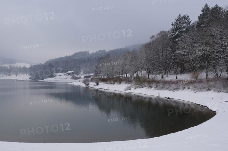 Winter landscape at the Hennesee, Hennetalsperre, Naturpark Sauerland-Rothaargebirge, Meschede, Sauerland, North Rhine-Westphalia, Germany, Europe
