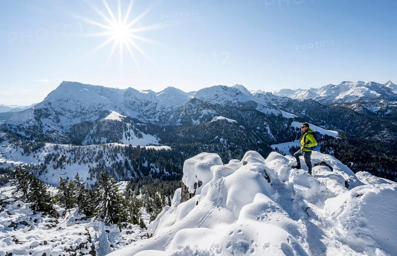 Mountaineers on the snowy summit of the Jenner in autumn, view of mountain panorama with Hagengebirge, Sonnenstern National Park Berchtesgaden, Berchtesgaden Alps, Schönau am Königssee, Berchtesgadener Land, Bavaria, Germany, Europe