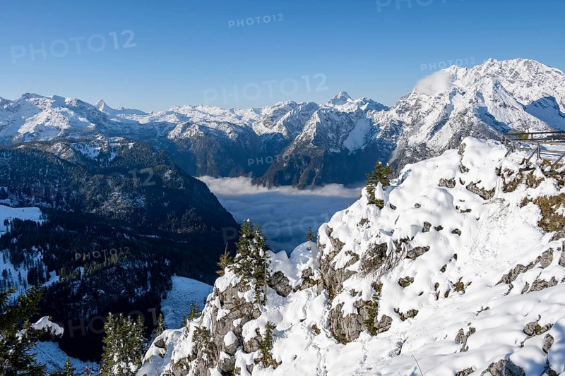 Snow-covered mountain landscape with mountain panorama on the Jenner, view of the Steinernes Meer, Berchtesgaden National Park, Berchtesgaden Alps, Schönau am Königssee, Berchtesgadener Land, Bavaria, Germany, Europe