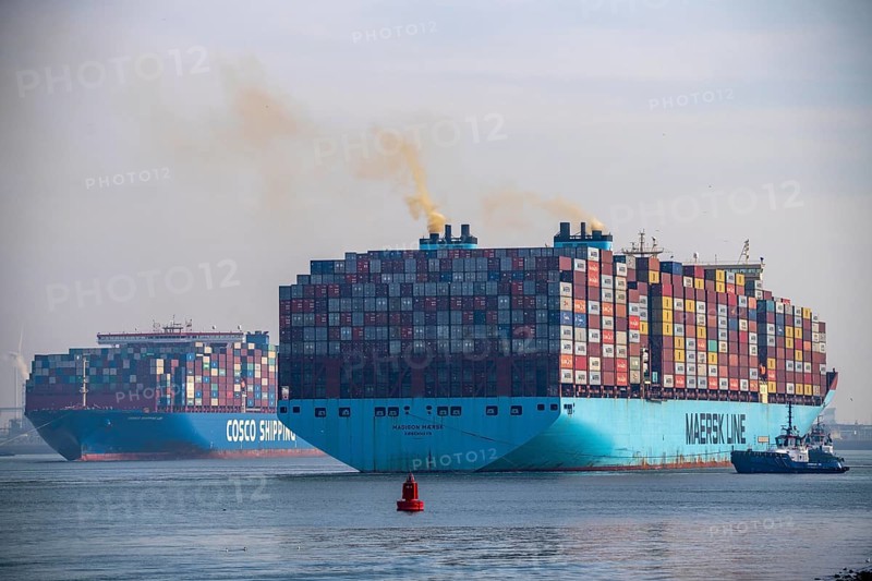 Harbour tugs bring the container freighter Madison Maersk from its berth at the RWG Container Terminal, through the Yangtzekanaal, out to sea, Cosco Shipping Leo enters the harbour, to the Euromax Terminal, Maasvlakte 2, Rotterdam, Netherlands