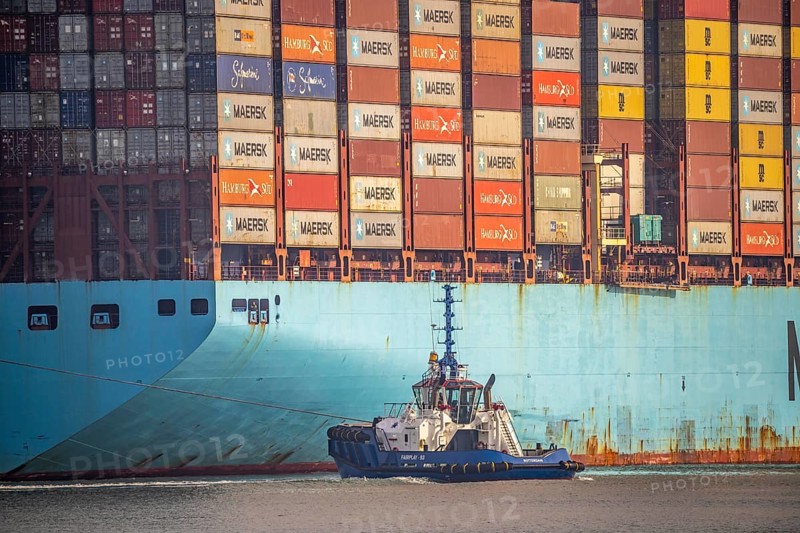 Harbour tugs bring the container freighter Madison Maersk from its berth at the RWG Container Terminal, through the Yangtzekanaal, out to sea, Maasvlakte 2 harbour, Rotterdam, Netherlands