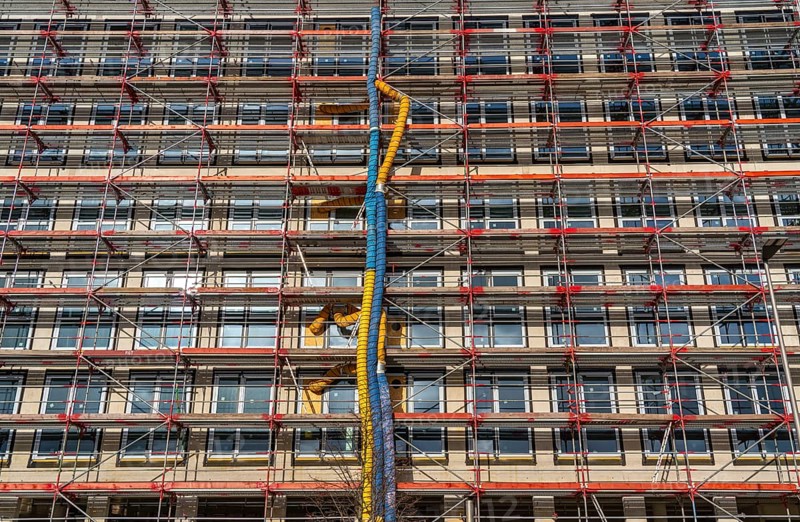 Large construction site, scaffolded shell of an office building complex, air hoses for building ventilation, heating, O-Werk Campus in Bochum, North Rhine-Westphalia, Germany, Europe