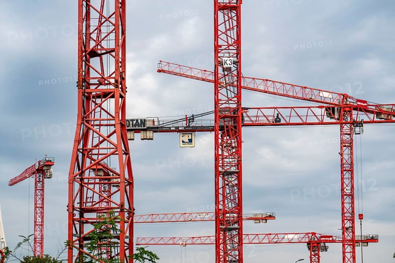 Construction cranes, on a large building site in Düsseldorf, Deiker Höfe, North Rhine-Westphalia, Germany, Europe