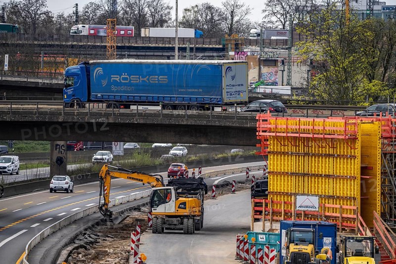Duisburg-Kaiserberg motorway junction, complete reconstruction and new construction of the A3 and A40 junction, all bridges, ramps, carriageways are being renewed and partly widened, 8 years construction time, railway bridges running there are also being renewed, North Rhine-Westphalia, Germany, Europe
