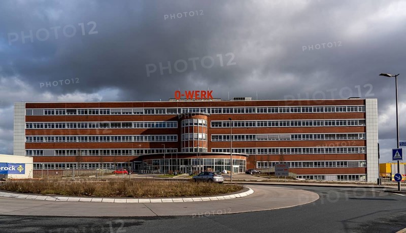O-Werk, former administration building of the Opel plant in Bochum, now the centrepiece of the O-Werk Campus, an office complex with over 70, 000 square metres of space, part of the MARK 51°7 site, the entire site of the old Opel site, which is being repurposed as an industrial, technology and knowledge campus, Bochum, North Rhine-Westphalia, Germany, Europe