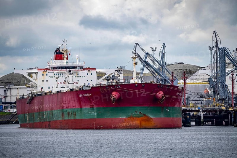 Large tanker for crude oil, Torm Gabriella, being unloaded, in the Petroleumhaven, seaport of Rotterdam, Maasvlakte, Rotterdam Netherlands