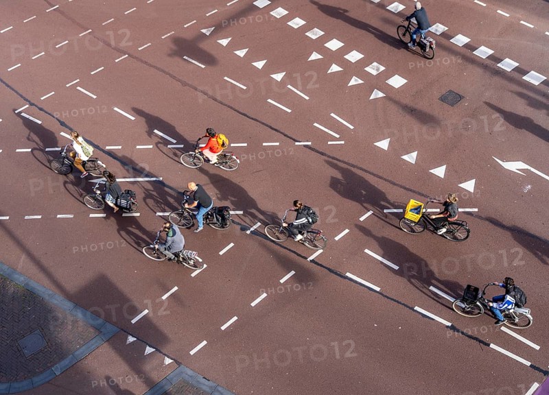 Crossing at Lange Viestraat, markings for cars and bicycles, green phase only for cyclists to be able to turn safely in all directions, Utrecht Netherlands