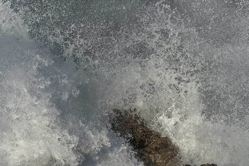 Large waves of the Atlantic Ocean crash against the rocks of a cliff. Camaret sur mer, Crozon, Finistere, Brittany, France, Europe