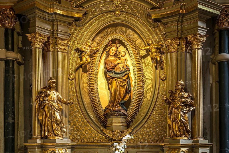 Golden altar with Mary and Jesus, interior of St Peter's Cathedral, UNESCO World Heritage Site in Trier, Rhineland-Palatinate, Germany, Europe
